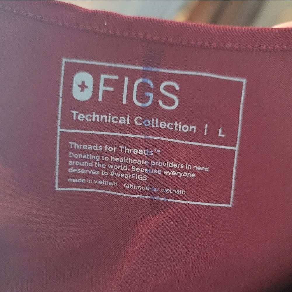 FIGS Technical Collection Vneck Top - Picture 7 of 7